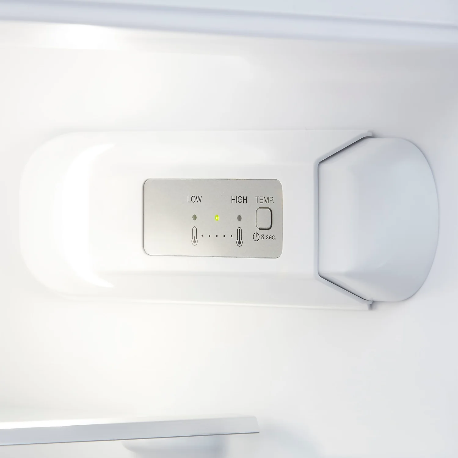 Hotpoint HMCB50501UK Integrated 50/50 Fridge Freezer With Sliding Door Fixing Kit - White 6 Hotpoint HMCB50501UK Integrated 50/50 Fridge Freezer With Sliding Door Fixing Kit - White - Image 4