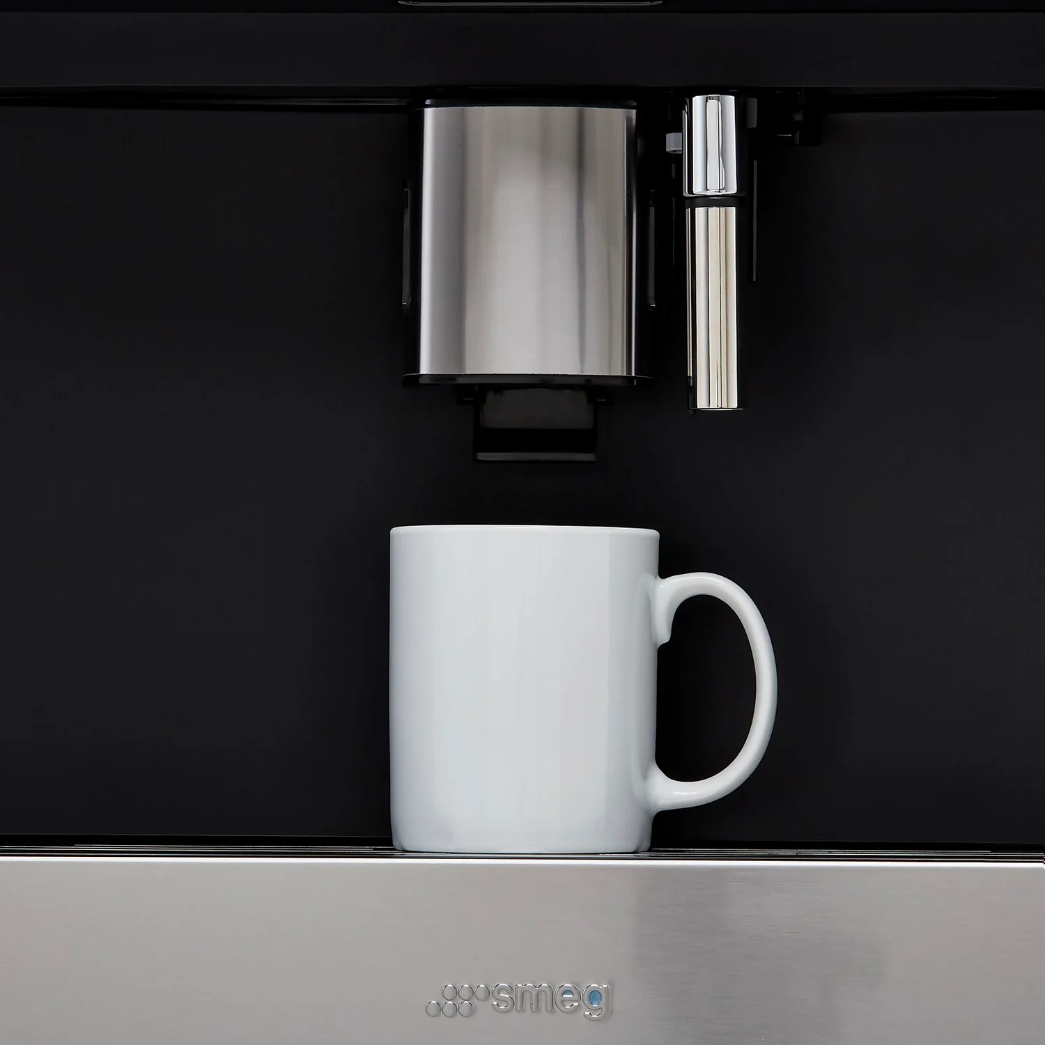 Smeg Classic CMS4303X Built In Bean To Cup Coffee Machine - Stainless Steel 10 Smeg Classic CMS4303X Built In Bean To Cup Coffee Machine - Stainless Steel - Image 8